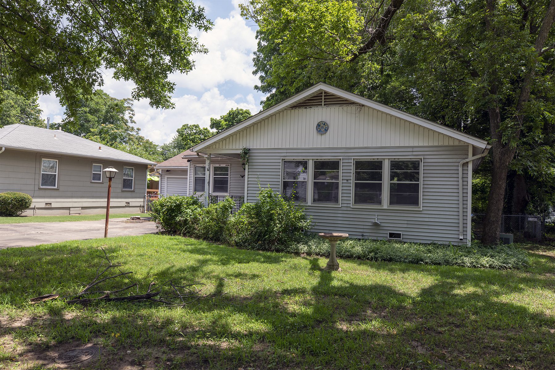 3523 S Knoxville Ave-CJ Auctions